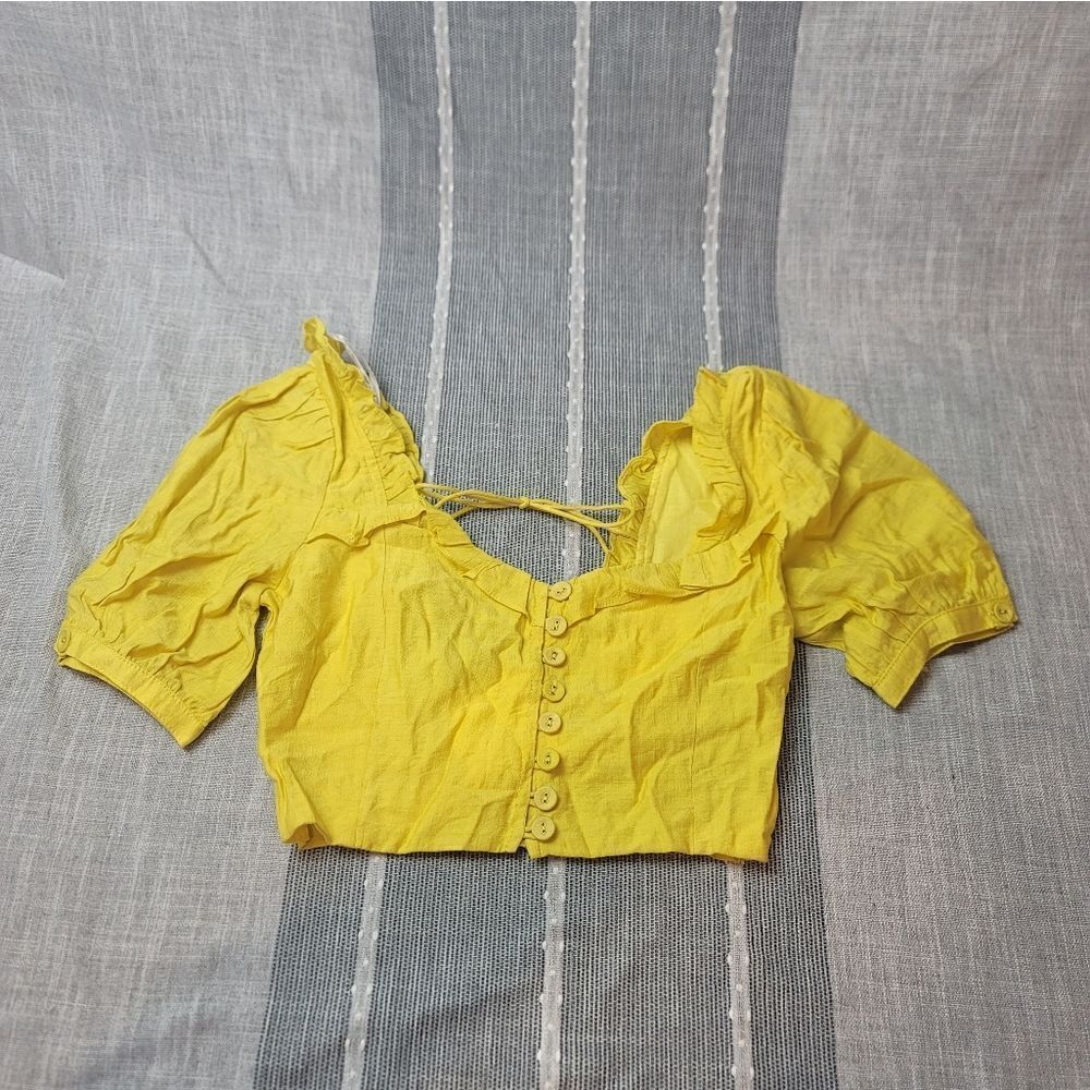 NWT- SKYLAR ROSE Cropped Top